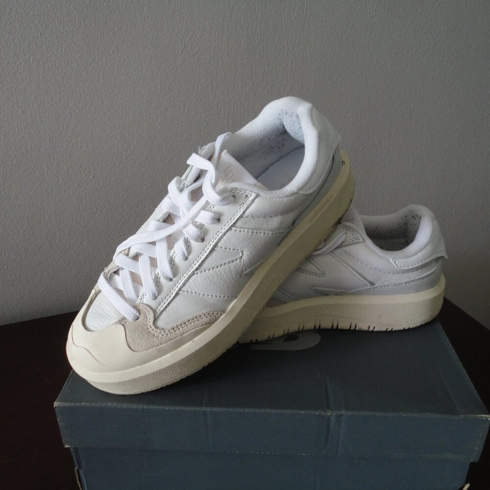 New Balance sneakers/woman's/white/US 7